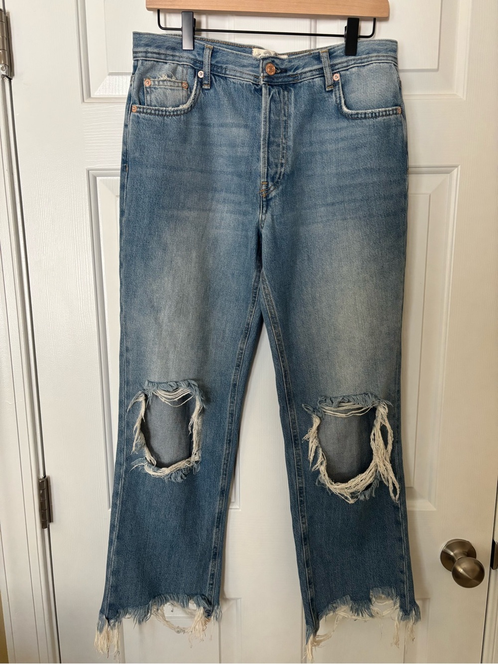 We The Free Light Blue Straight Leg Distressed Jeans Size 28